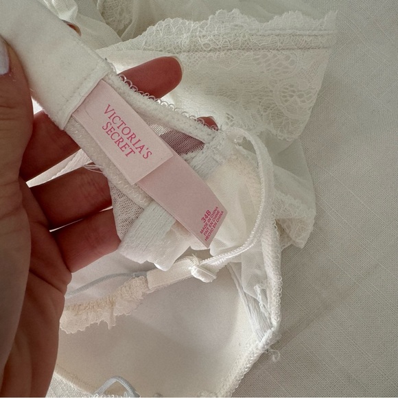 Vintage Victoria’s Secret lace lingerie top - Picture 4 of 5